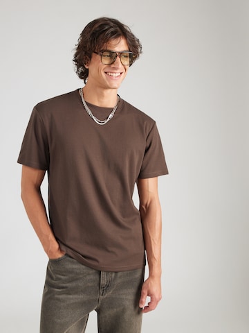 HOLLISTER Póló 'Jun 4' - barna: elől