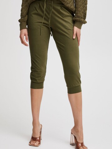 b.young - Tapered Pantalón plisado 'PANDINA' en verde: frente
