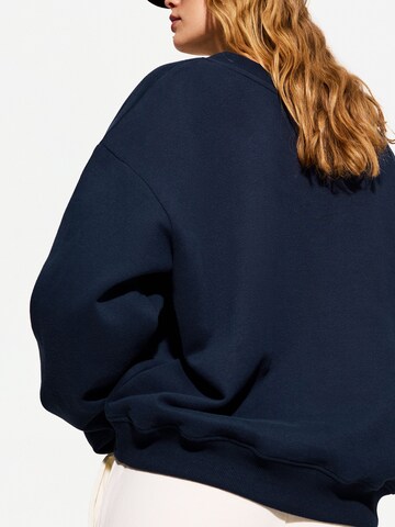 Bershka Sweatshirt in Blue