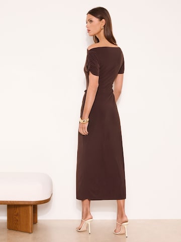 Lipsy Рокля в кафяво