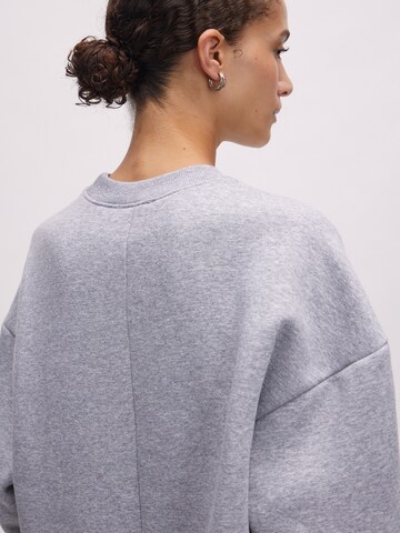 Robe oversize 'Chana' EDITED en gris