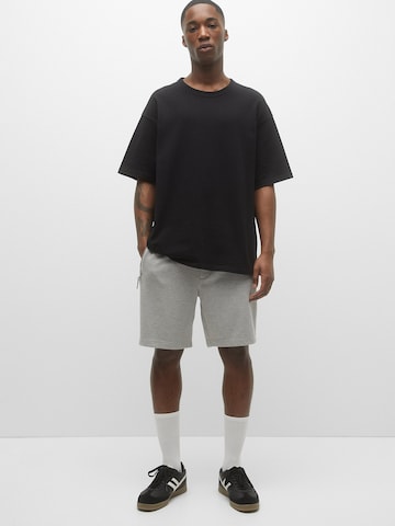 Pull&Bear Regular Shorts in Grau: predná strana