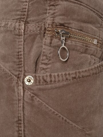 MAC Slimfit Hose ' Rich' in Braun