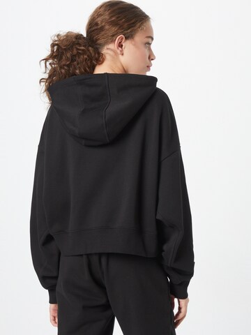 PUMA - Sweatshirt de desporto 'Pivot' em preto