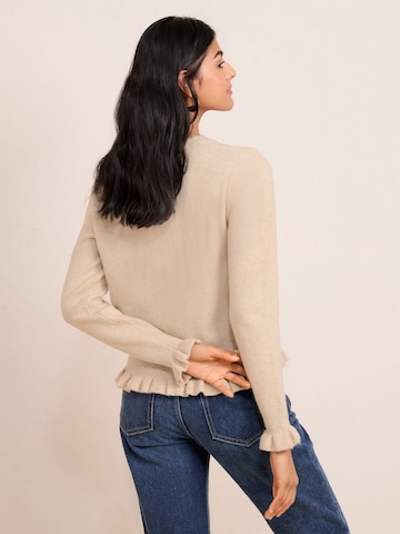 Geacă tricotată de la Friends Like These pe bej