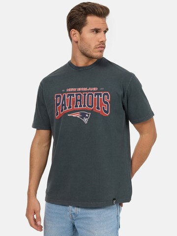 Recovered Shirt 'Patriots 17' in Grey: front