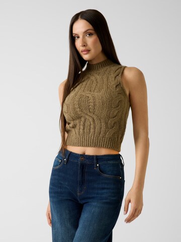 GUESS Sweater in Green: front