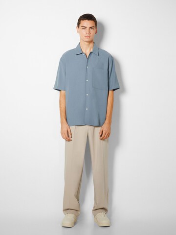 Bershka Comfort fit Button Up Shirt in Blue