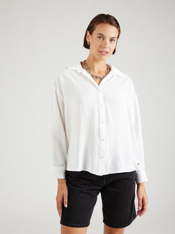 Sublevel Blouse in Wit: voorkant