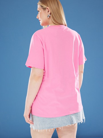 Maglietta di Trendyol Curve in rosa
