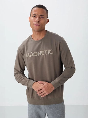Tommy Life Sweatshirt in Braun: Vorderseite