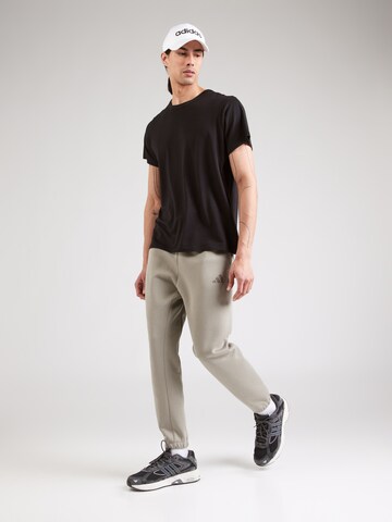 ADIDAS SPORTSWEAR - Tapered Pantalón deportivo en beige