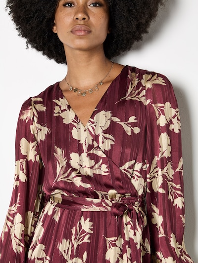 Apricot Robe en bourgogne, Vue avec produit