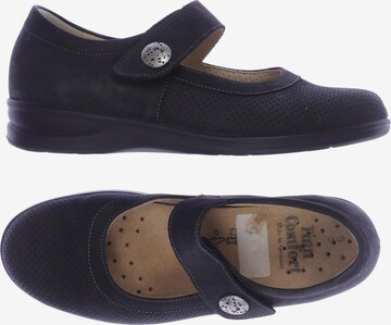Finn Comfort Flats & Loafers in 38 in Black: front