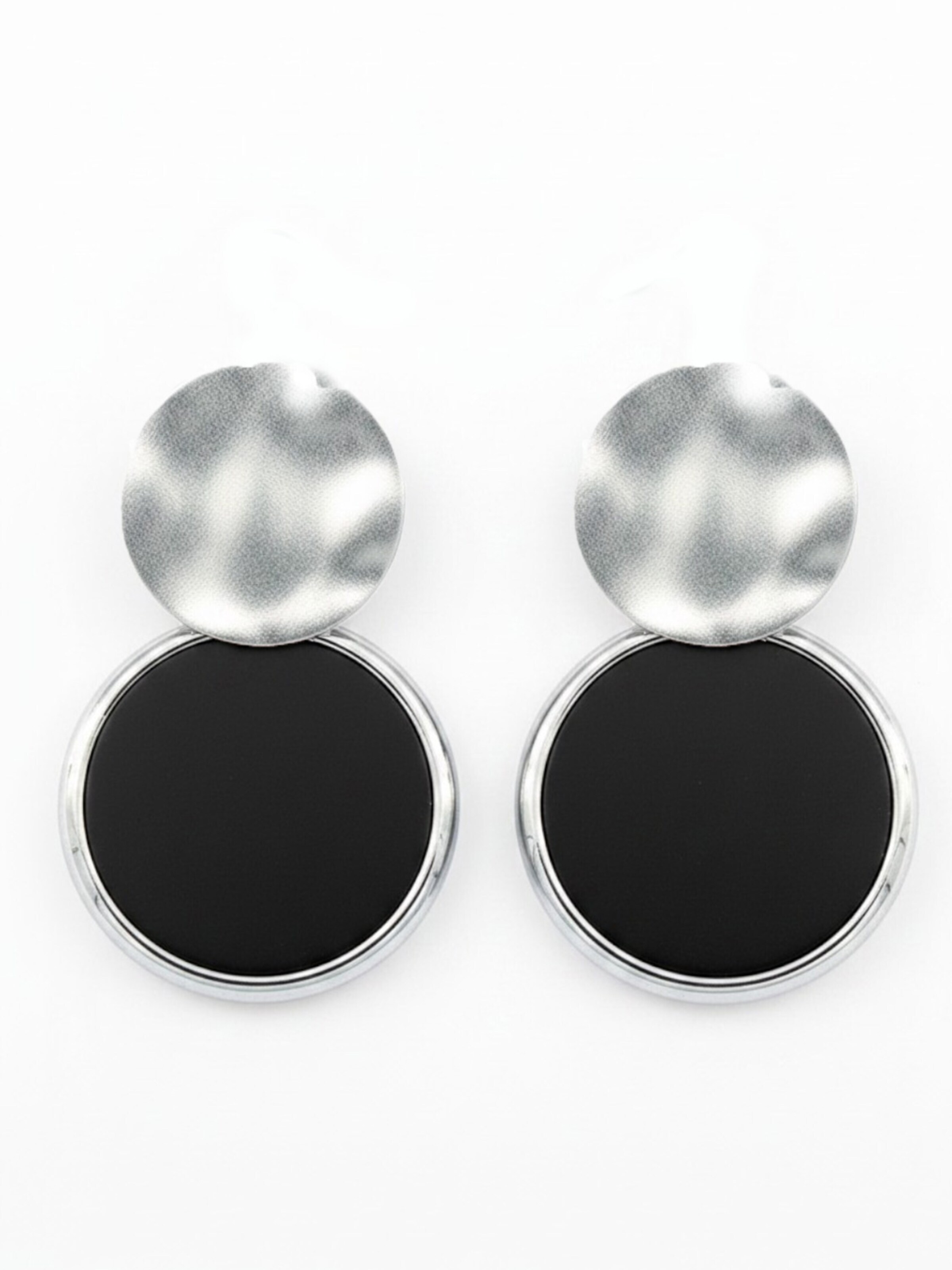 Sergio Engel Earrings in Black: front