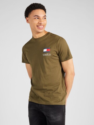 Tricou 'ESSENTIAL' de la Tommy Jeans pe verde: față