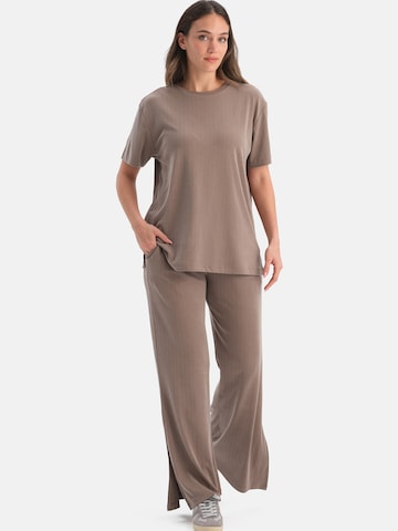 Wide leg Pantaloni di Dagi in marrone