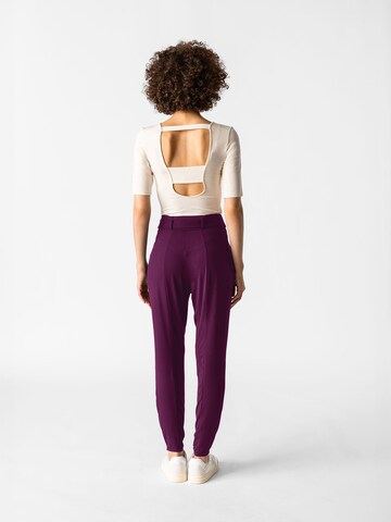 Les Lunes Tapered Pleat-front trousers 'Jade' in Purple