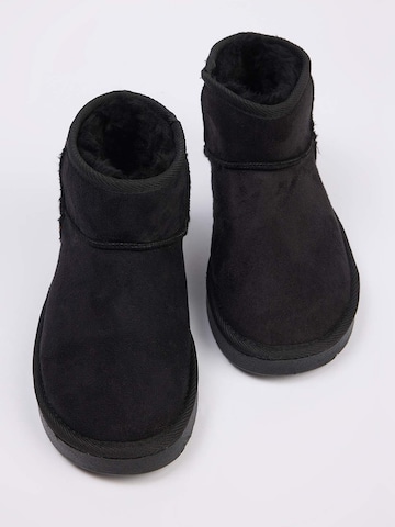 Botine de la Trendyol pe negru