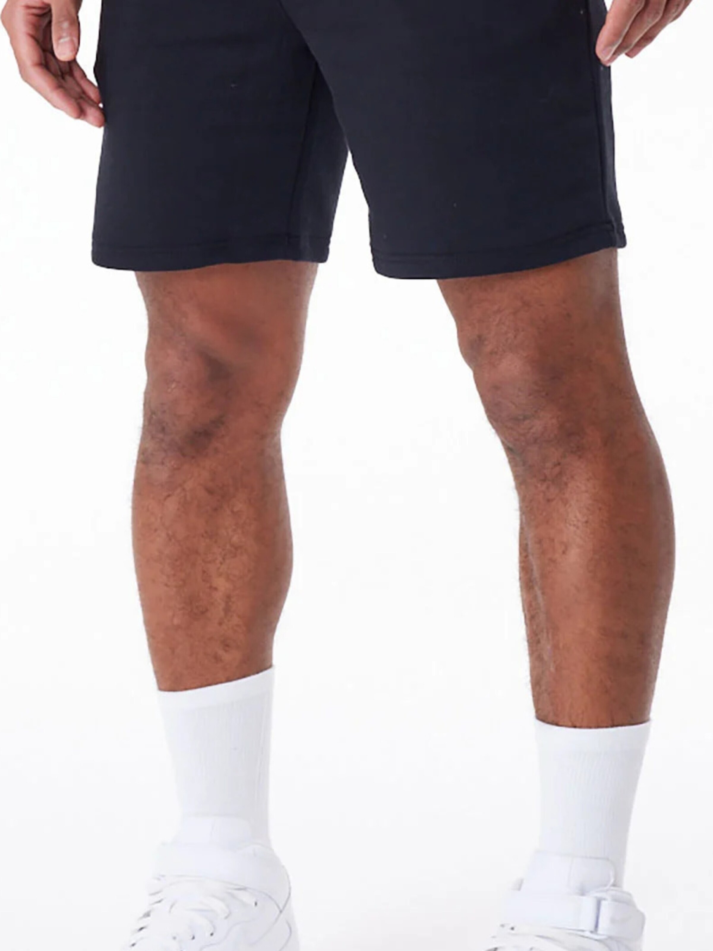 regular Pantaloni sportivi 'New Era Essentls Short' di NEW ERA in nero