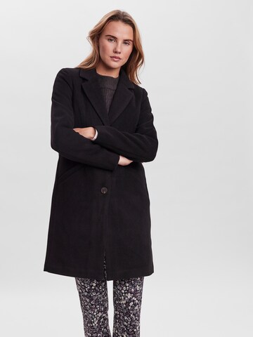 VERO MODA Ανοιξιάτικο και φθινοπωρινό παλτό 'Calacindy' σε μαύρο: μπροστά