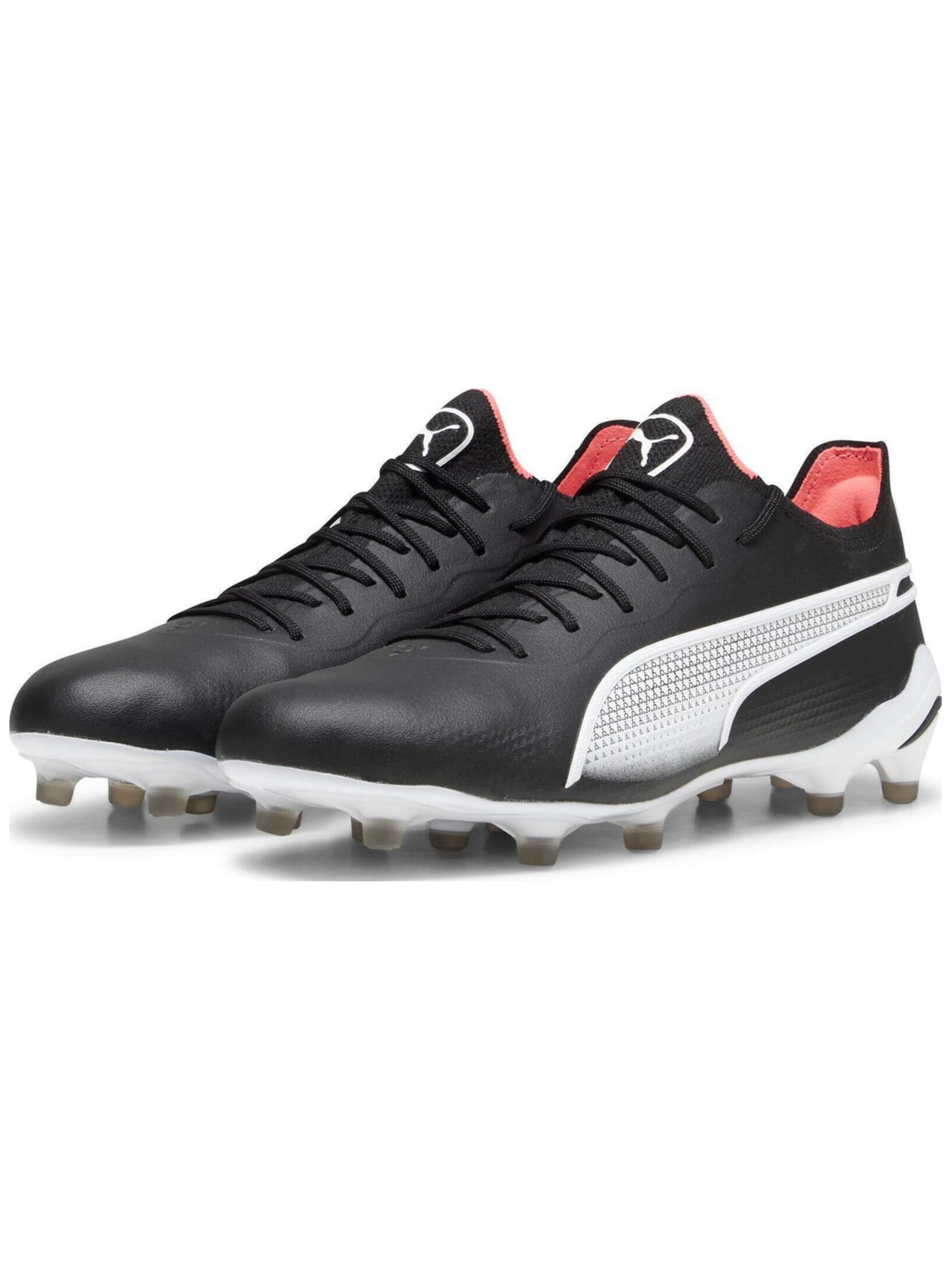PUMA Soccer shoe 'Puma King Ultimate FG AG' in Black