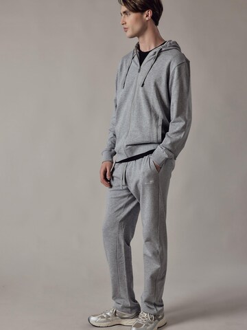 OWN Off With Nature Regular Broek 'Joggers Dritti' in Grijs