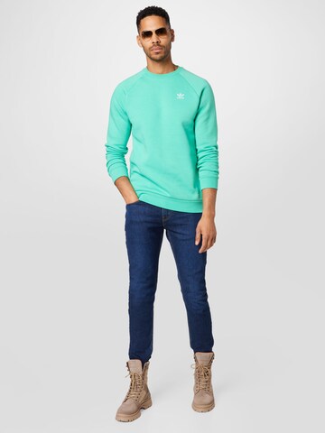 ADIDAS ORIGINALS Regular Fit Sweatshirt 'Adicolor Essentials Trefoil' in Grün