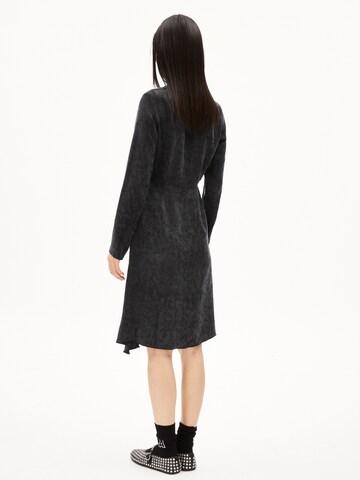 Robe 'TINRAA JACQ' ARMEDANGELS en noir