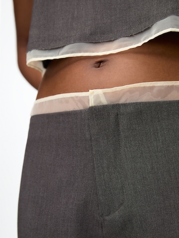 Regular Pantaloni de la Pull&Bear pe gri