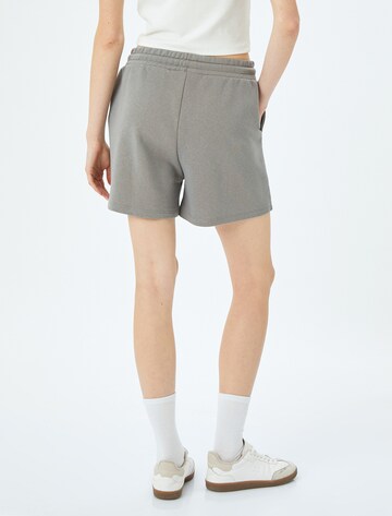Koton Loosefit Shorts in Grau