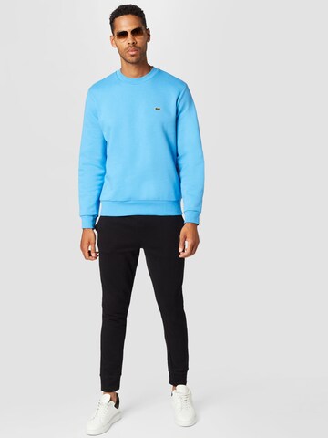 LACOSTE Sweatshirt i blå