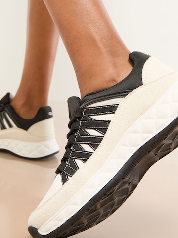 Lipsy Nizke superge | bež barva