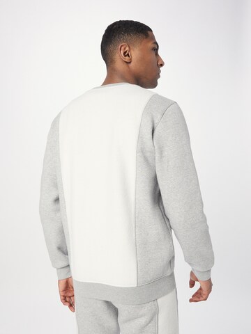 ADIDAS ORIGINALS Sweatshirt 'Essentials+ Trefoil Reverse Material' in Grau