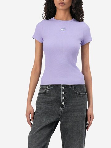 Maglietta 'TJW BADGE RIB DW0DW17881' di Tommy Jeans in lilla: frontale
