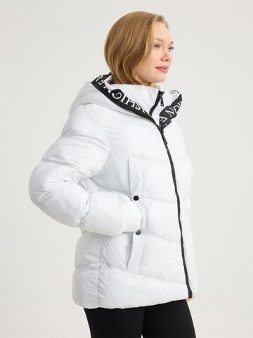 Manteau d’hiver HOME STORE en blanc