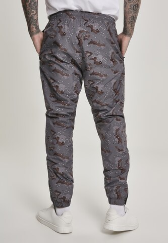 Effilé Pantalon Urban Classics en gris