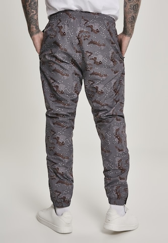 Urban Classics Tapered Broek in Grijs