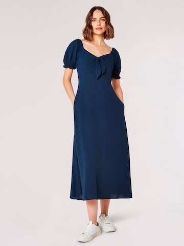 Apricot Kleid in Blau