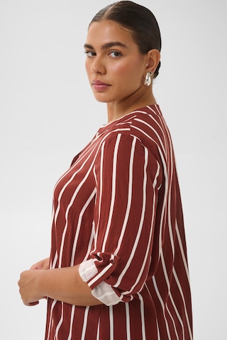KAFFE CURVE - Blusa 'Sida' en rojo