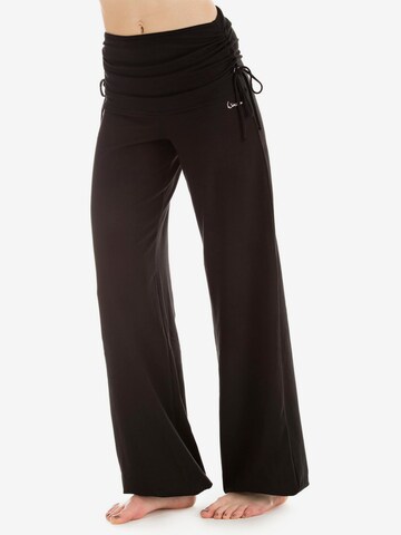 Effilé Pantalon de sport 'WH1' Winshape en noir : devant