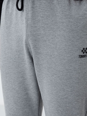 Tommy Life - Regular Calças em cinzento