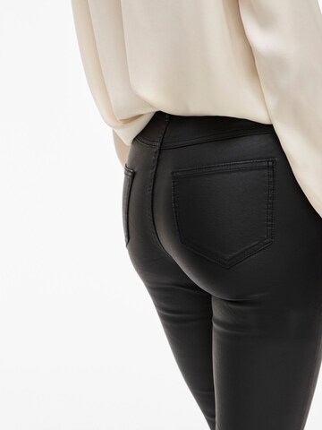 Coupe slim Pantalon 'SARAH' VILA en noir
