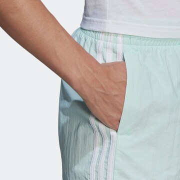 Regular Pantaloni sport 'Essentials' de la ADIDAS SPORTSWEAR pe verde