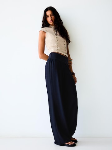 Bershka Wide leg Pants in Blue: front