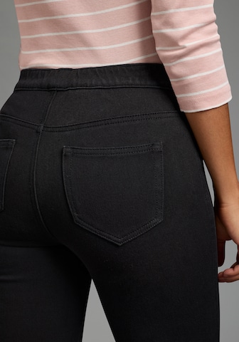 ARIZONA Flared Jeggings in Black