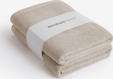 Serviette de douche Herzbach home en beige : devant