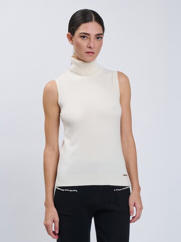 Influencer Pullunder in Beige: Vorderseite