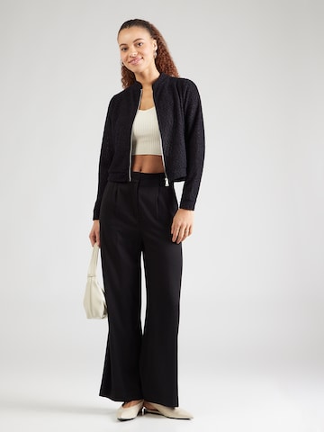 ABOUT YOU Neuletakki 'Saphia' värissä musta