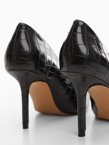 Pumps 'Lora' de la MANGO pe negru